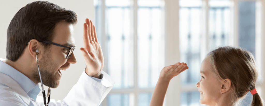 bild-oben-arzt-frau-mit-kind