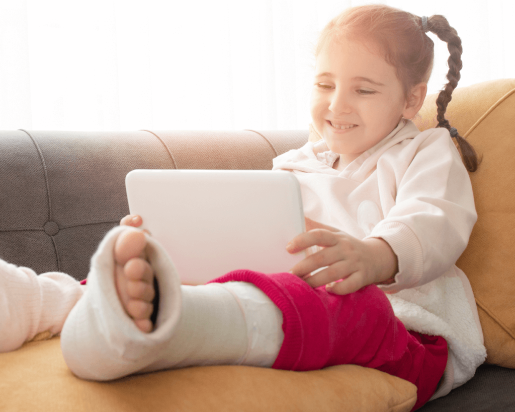 faq-kind-mit-gebrochenem-fuss