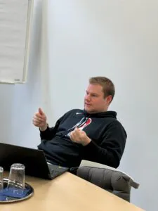 bild-von-martin-kliment-waehrend-gespraech